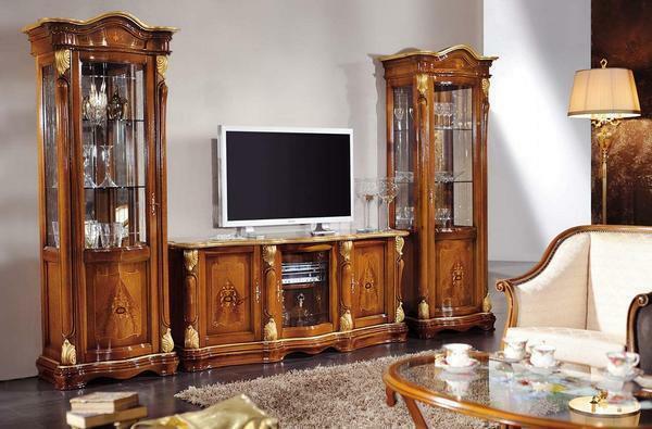 Møbler i stuen i en klassisk stil: bilde sett myk, kommoder og skap, hvit fra Hviterussland, skap og modulær