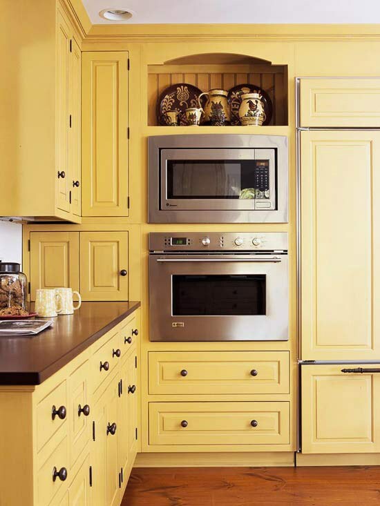 interior dapur dalam warna-warna cerah
