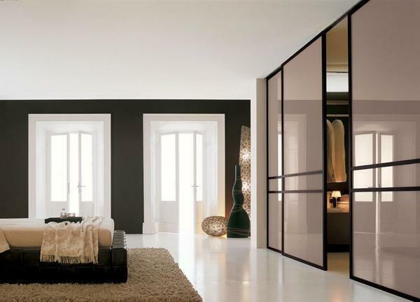 If an interior partition with a door is planned, the plasterboard should be installed so that there are no joints