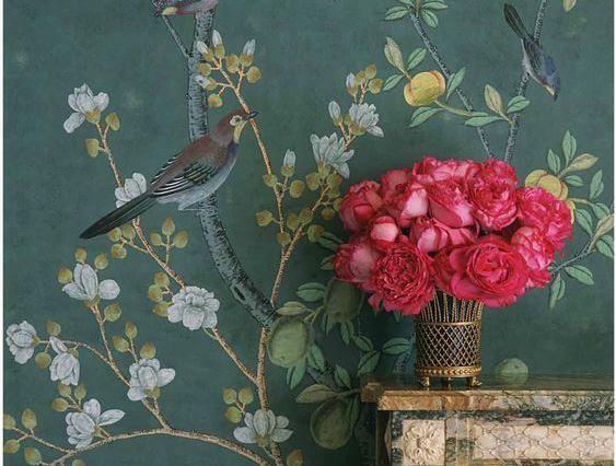 Wallpapers with birds will create in the room an atmosphere of celebration and good mood