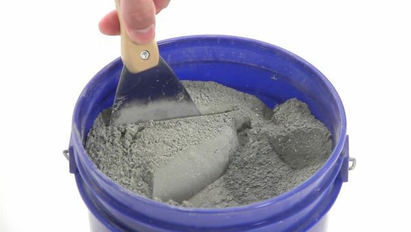 Sammensætningen indbefatter Penetron cement, særlige fyldstoffer, der forårsager de isolerende egenskaber af færdige blanding