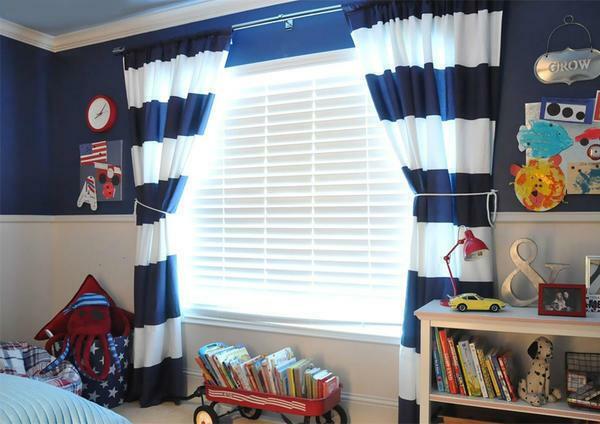 Vorhänge im Zimmer für ein Kind bestimmt ist, muss praktisch, einfach zu bedienen und Pflege sein