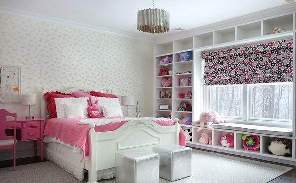 Odlična izbira za dekličino sobo - to je enostavno in ustvarjalne zavese