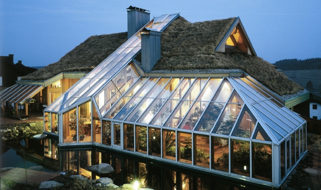 Features of the glazing of the winter garden