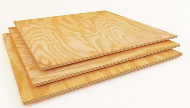 När du köper plywood för en loggia, välj fuktbeständiga kvaliteter