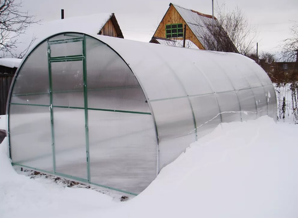 Before building a greenhouse for winter crops, it is necessary to draw up a project