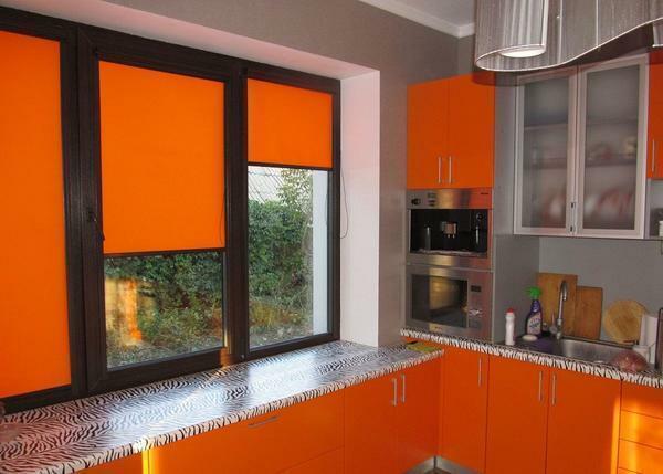 Before buying roller blinds on plastic windows, consult a designer