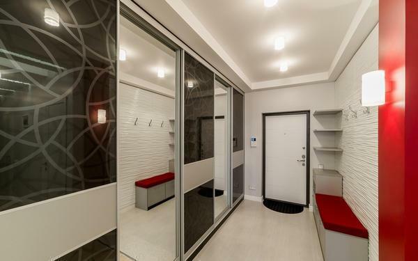 Napeljave za hodnik ali hodniku mora biti izbran v istem slogu kot notranjega prostora