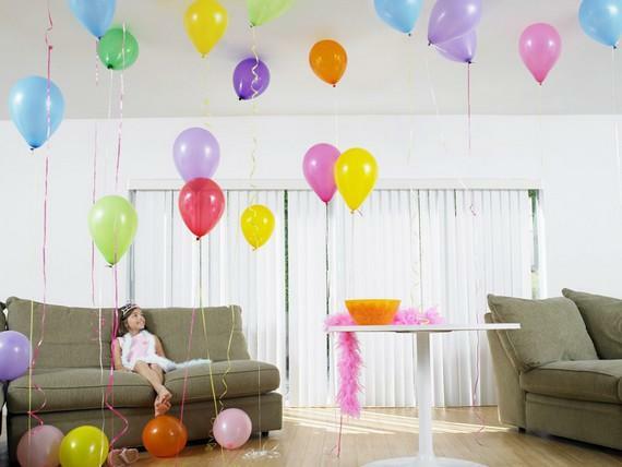 Criar uma atmosfera festiva na sala de estar você será belas bolas