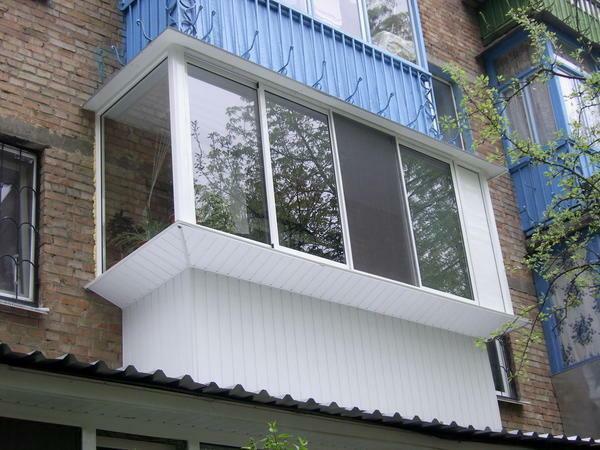 The advantage of aluminum windows for a balcony room is strength and lightness