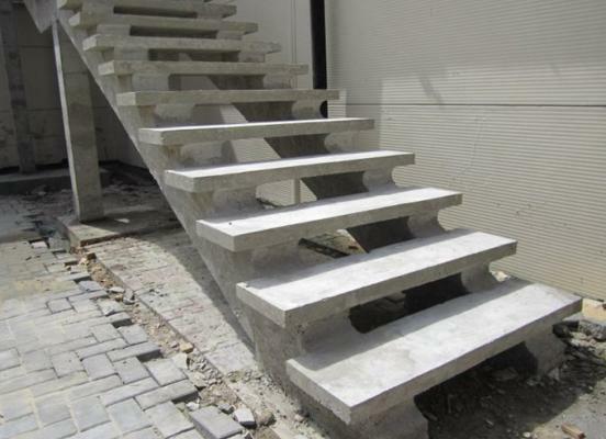 Prefabricated monolithic stairs have a number of advantages
