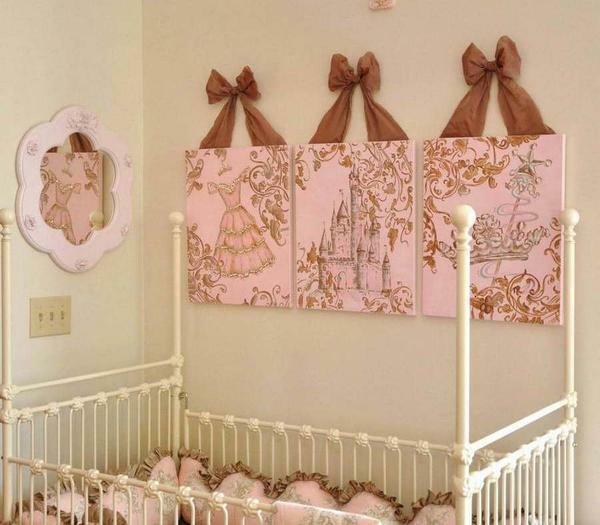 Stenové panely v detskej izbe môže byť vyrobený zo zvyškov tapiet