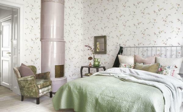 U spavaćoj sobi, izrađen u stilu Chebbi-šik, često dominira bijela i roza boji