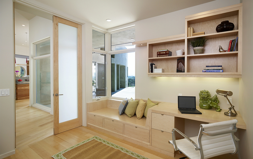 Interior doors with glass: a stylish and practical solution