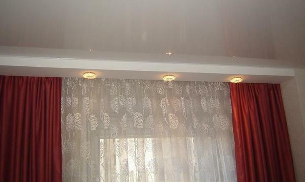 Oft braucht eine versteckte Traufe in den Räumen von Spanndecken dekoriert auftreten verwenden
