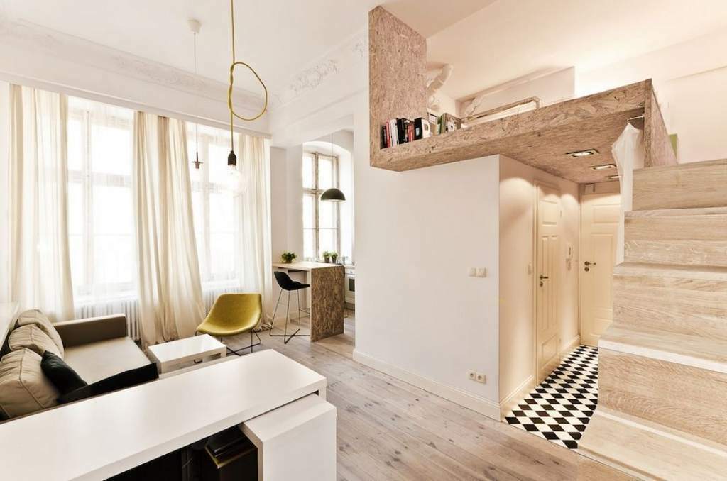 Ein Hochbett hilft, den Raum in einem Studio-Apartment effizienter zu organisieren