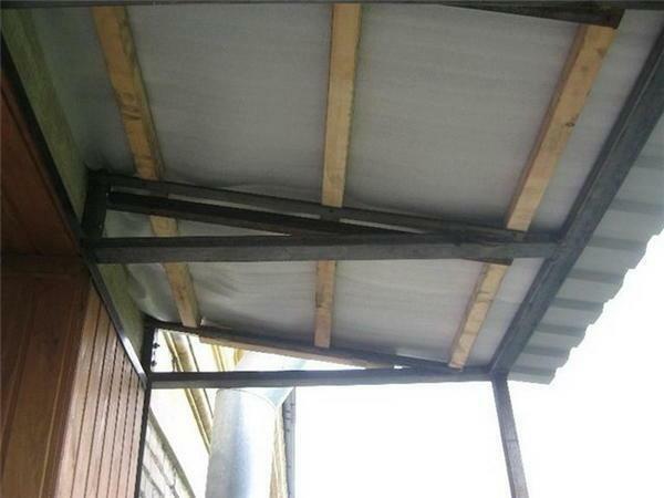 To the balcony roof there are several basic requirements: its design must be reliable and durable