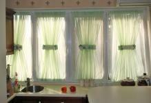 651625 Stained Glass Curtains