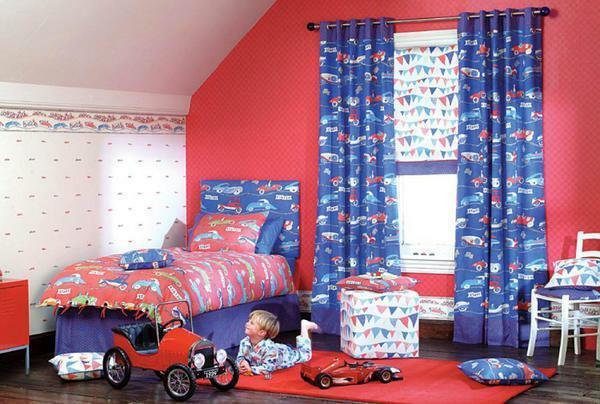 Függöny a gyerekszobában egy fiú: fotó, Roman fotoshtory, kék függöny és képek