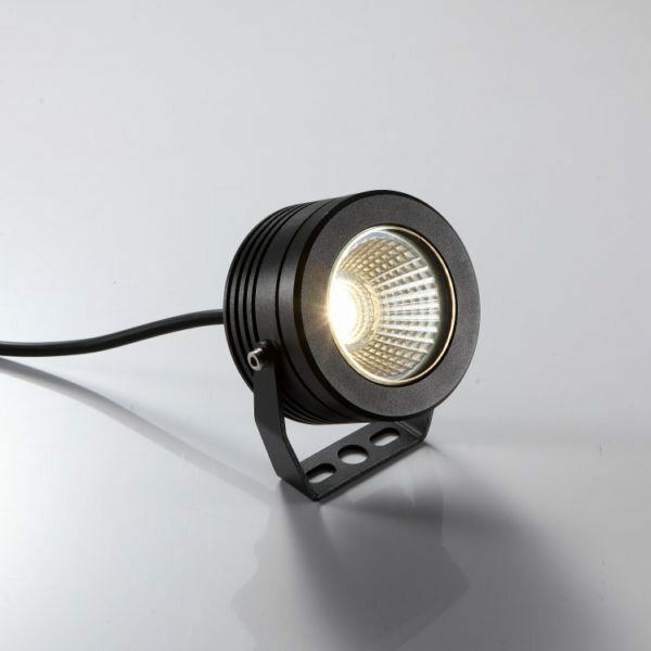 Protegida de la lámpara LED por IP67. Se puede trabajar en un ambiente polvoriento o húmedo.