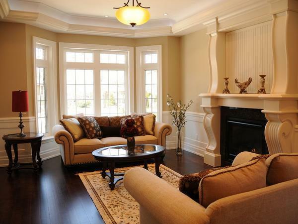 One large and two small windows look great in the interior, made in a classical style