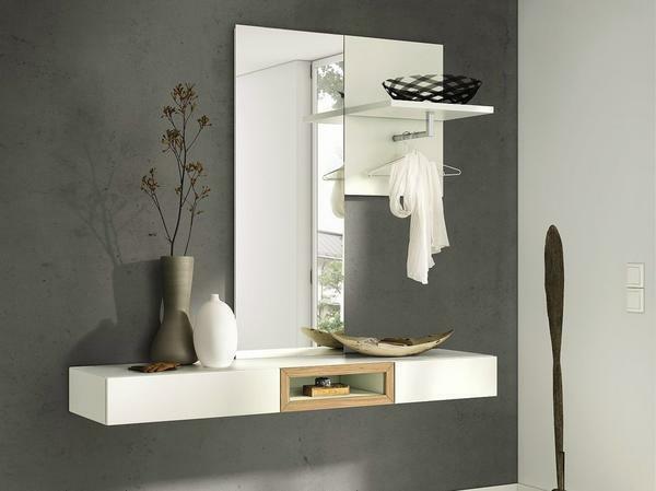 Cermin dengan rak di aula: foto rak, dinding dengan dada tangannya laci, rak sempit