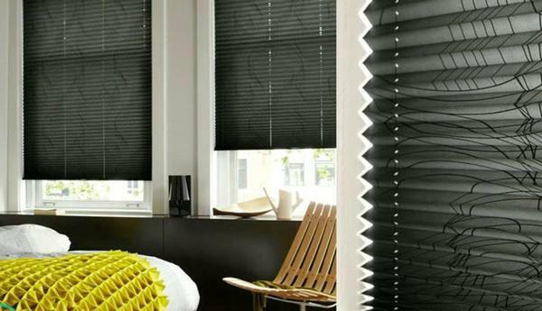 Black shutters with wallpaper perfectly combined with the style of high-tech, giving the room a modernity