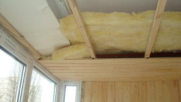 At present, the ceiling can be insulated with various materials. One of them is glass wool