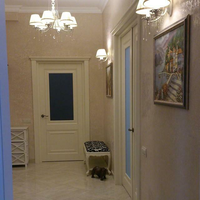 luzes de parede correctamente posicionado no corredor ou na sala de entrada permitir ampliar visualmente o quarto