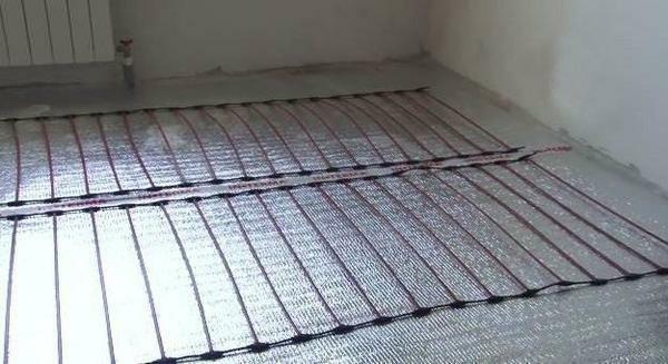 The role of naghevatelnyh elements in the construction of the warm floor play flexible rods
