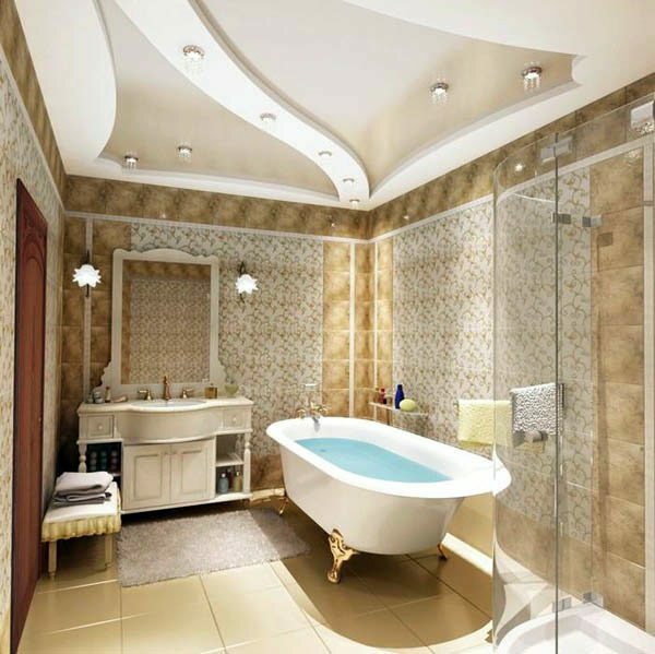 Exemple de conception de plafond combiné dans la salle de bain