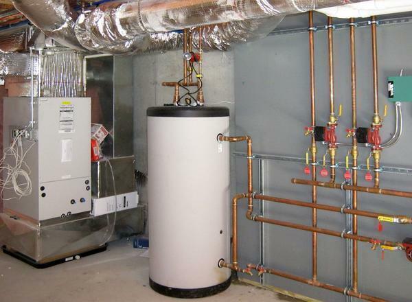 Gas boiler with built-in boiler: double-walled wall, layered heating, outdoor alternative