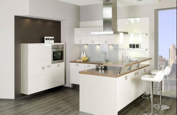 Ir vairākas iespējas, kas atdala virtuvi no dzīvojamās istabas: kuriem viens izvēlēties ir atkarīgs no jūsu iztēli