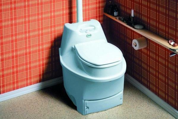 To keep the biotoiler cleaner for much longer, choose a device in which the flushing covers a large area of ​​the inside of the toilet bowl
