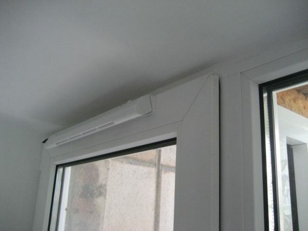 Plastic window closed tightly. Supply valve ensures a constant and regulated supply of air into the house.