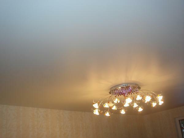 Matte ceiling will be an excellent option for adherents of the classical style in the interior