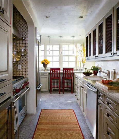 The design of the narrow kitchen