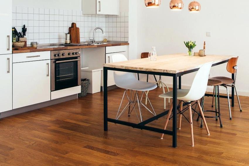 Enjoys a good reputation laminate French company Dumafloor, it is considered better and more durable