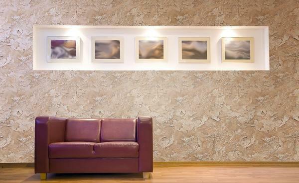 Dekorasi plester - bahan ramah lingkungan yang mirip dengan lapisan dinding dengan wallpaper