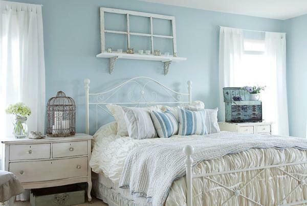 Bei der Herstellung des Schlafzimmer als die Grundfarbe ist besser, eine blaue Farbe zu wählen, die mit verschiedenen Farben verdünnt werden können,