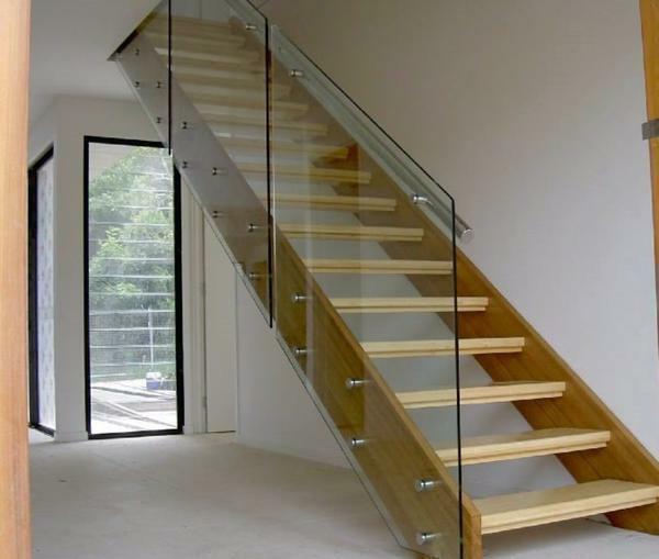 Enclosures of stairs: GOST 25772 83 and height, how to make accessories, glass interior, wooden
