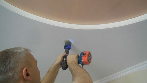 The holes in the drywall edges were smooth, on-site drilling stick masking tape