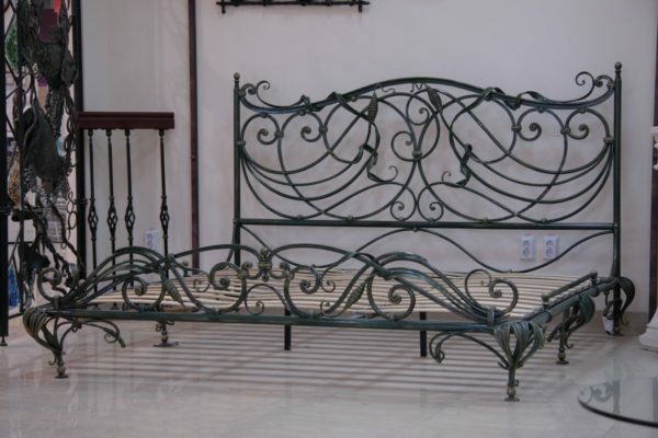 Acquisition of wrought-iron beds in some ways is similar to buying a property: both get to your heirs