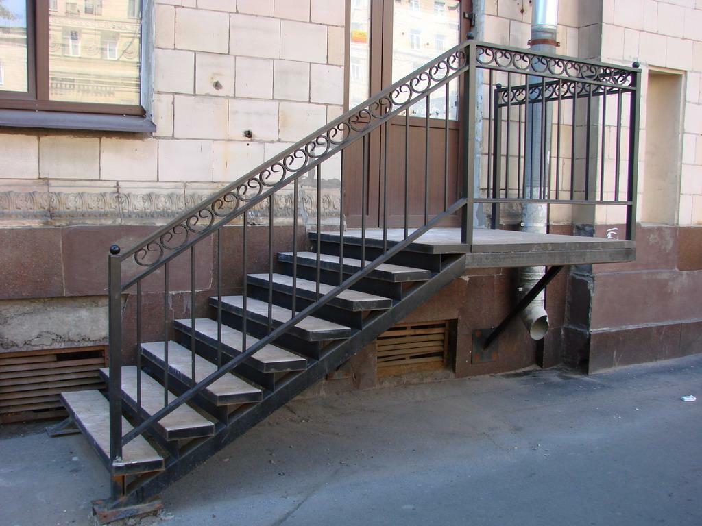 Railings made of metal for stairs have high strength