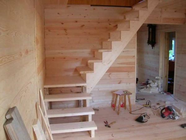 Membuat tangga ke lantai dua Anda bisa dengan tangan Anda, jika Anda pertama kali membuat proyek desain