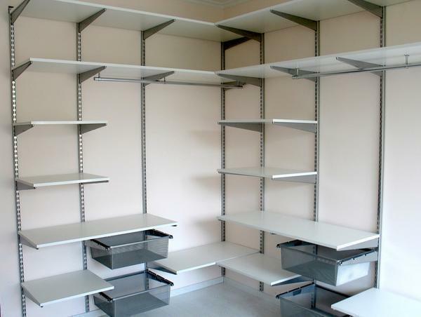 When choosing a wardrobe, you should pay attention to the availability of the following components: shelves, baskets, containers, etc.