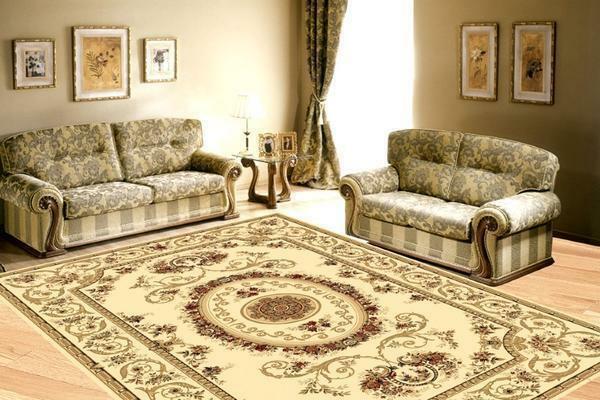 We must carefully approach the choice of carpet, so as not to spoil the interior of the room