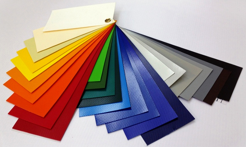 Do obramowania miękkich okien stosuje się specjalny materiał, który może mieć dowolny kolor. 