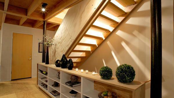 In a cramped space, a single-staircase ladder is the best solution