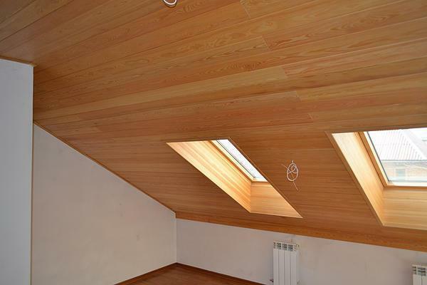 Wooden paneling of the ceiling will help to give the interior of a country house integrity and harmony